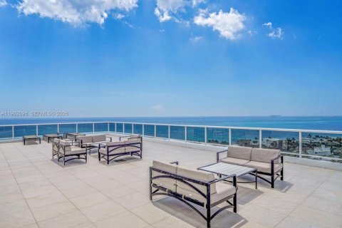 Condo in Fort Lauderdale, Florida, 2 bedrooms  № 2043285 - photo 26