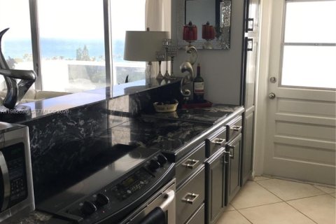 Condo in Fort Lauderdale, Florida, 2 bedrooms  № 2043285 - photo 3