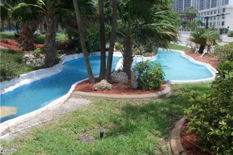 Condo in Fort Lauderdale, Florida, 2 bedrooms  № 2043285 - photo 19