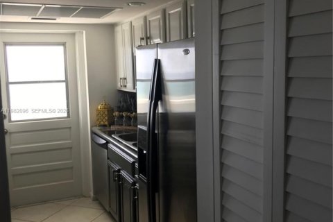 Condo in Fort Lauderdale, Florida, 2 bedrooms  № 2043285 - photo 4