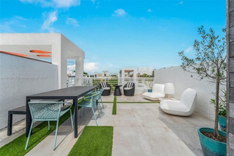 Condo in Miami, Florida, 2 bedrooms  № 1814745 - photo 26