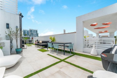 Condo in Miami, Florida, 2 bedrooms  № 1814745 - photo 27