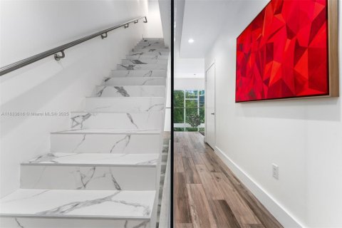 Condo in Miami, Florida, 2 bedrooms  № 1814745 - photo 16