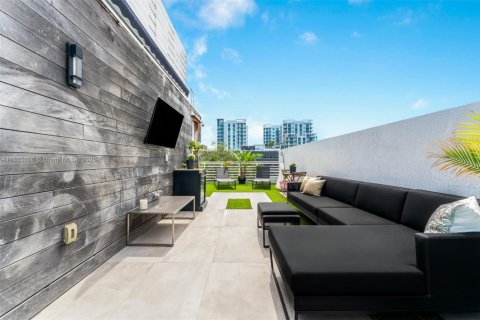 Condo in Miami, Florida, 2 bedrooms  № 1814745 - photo 2