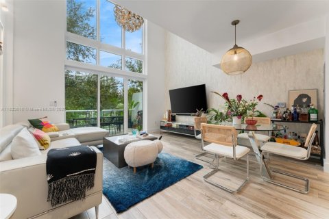 Condo in Miami, Florida, 2 bedrooms  № 1814745 - photo 1