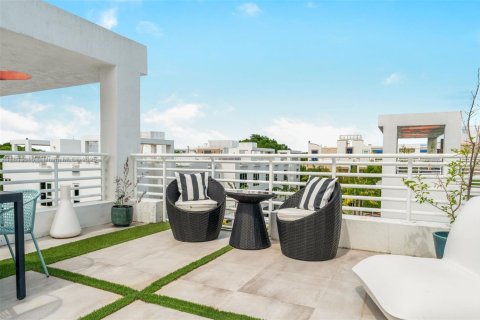 Condo in Miami, Florida, 2 bedrooms  № 1814745 - photo 30