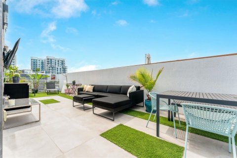 Condo in Miami, Florida, 2 bedrooms  № 1814745 - photo 29