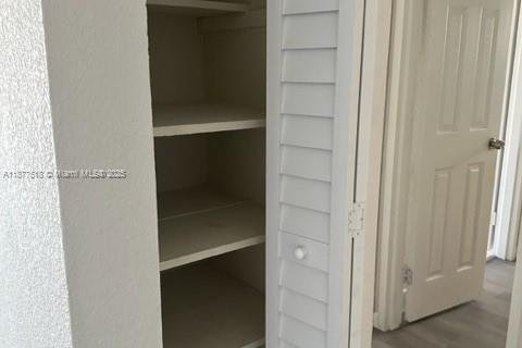 Condo in Miami, Florida, 2 bedrooms  № 1924329 - photo 12