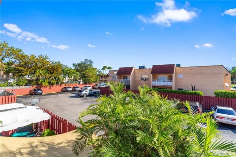 Condo in Miami, Florida, 2 bedrooms № 1924329 - photo 25