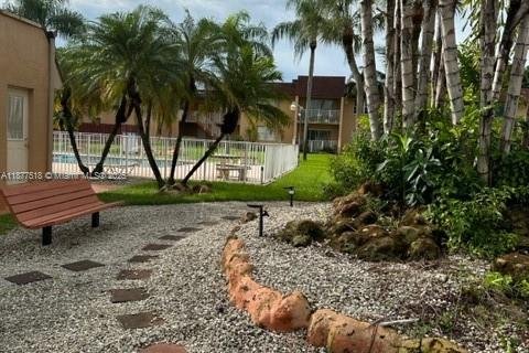 Condo in Miami, Florida, 2 bedrooms  № 1924329 - photo 18