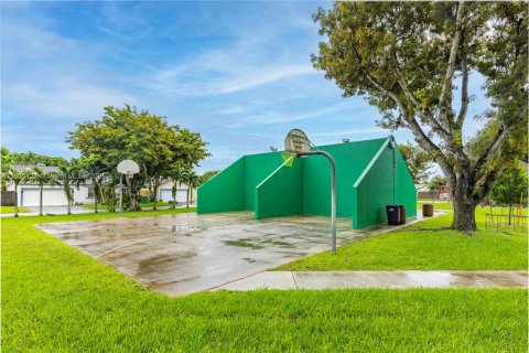 Casa en venta en Miami, Florida, 4 dormitorios, 127.65 m2 № 1944968 - foto 23