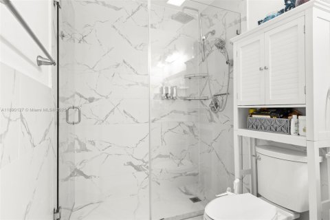 Casa en venta en Miami, Florida, 4 dormitorios, 127.65 m2 № 1944968 - foto 16