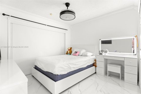 Casa en venta en Miami, Florida, 4 dormitorios, 127.65 m2 № 1944968 - foto 14