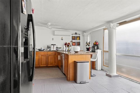 Casa en venta en Miami, Florida, 4 dormitorios, 127.65 m2 № 1944968 - foto 19