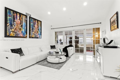 Casa en venta en Miami, Florida, 4 dormitorios, 127.65 m2 № 1944968 - foto 4