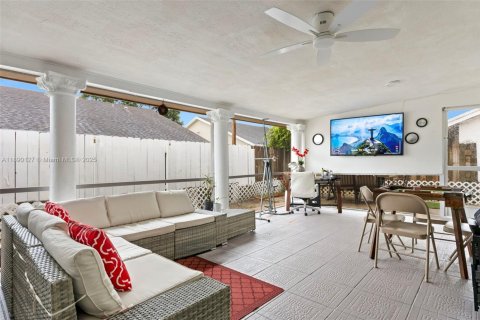 Casa en venta en Miami, Florida, 4 dormitorios, 127.65 m2 № 1944968 - foto 20