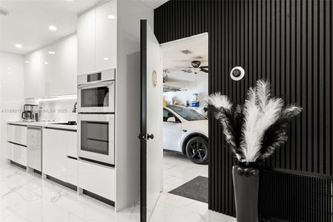 Casa en venta en Miami, Florida, 4 dormitorios, 127.65 m2 № 1944968 - foto 10