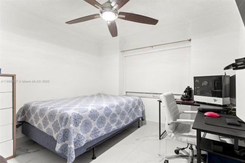 Casa en venta en Miami, Florida, 4 dormitorios, 127.65 m2 № 1944968 - foto 12