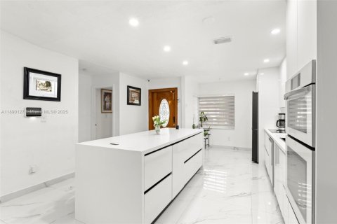 Casa en venta en Miami, Florida, 4 dormitorios, 127.65 m2 № 1944968 - foto 6
