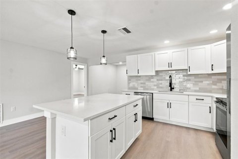 Villa ou maison à vendre à Bradenton, Floride: 3 chambres, 136.1 m2 № 2351742 - photo 10