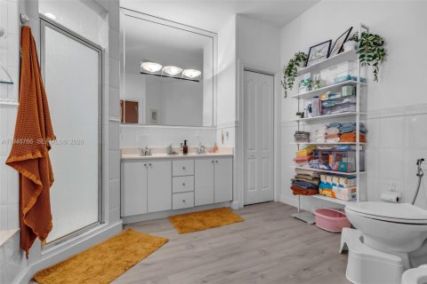 Casa en venta en Miami Lakes, Florida, 3 dormitorios, 201.69 m2 № 2002923 - foto 26