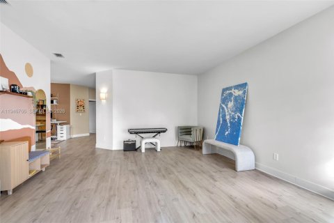 Casa en venta en Miami Lakes, Florida, 3 dormitorios, 201.69 m2 № 2002923 - foto 20