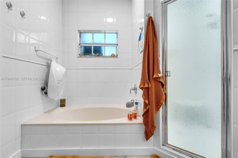 Casa en venta en Miami Lakes, Florida, 3 dormitorios, 201.69 m2 № 2002923 - foto 27