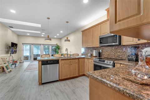 Casa en venta en Miami Lakes, Florida, 3 dormitorios, 201.69 m2 № 2002923 - foto 12