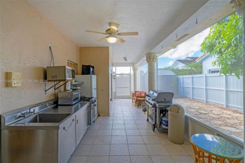 Casa en venta en Miami Lakes, Florida, 3 dormitorios, 201.69 m2 № 2002923 - foto 6