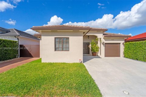 Casa en venta en Miami Lakes, Florida, 3 dormitorios, 201.69 m2 № 2002923 - foto 3