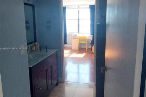 Купить кондоминиум в Майами, Флорида 2 спальни, 135.64м2, № 2023289 - фото 13