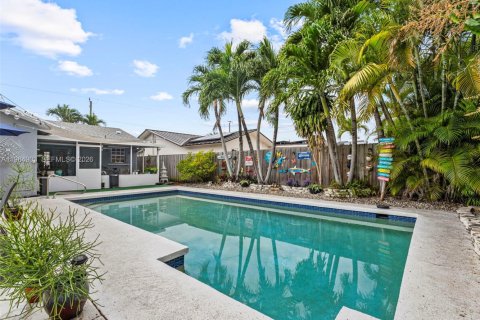 House in Miami, Florida 4 bedrooms, 154.96 sq.m. № 2046827 - photo 30