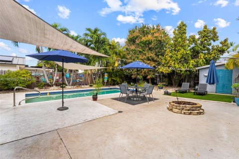 House in Miami, Florida 4 bedrooms, 154.96 sq.m. № 2046827 - photo 29