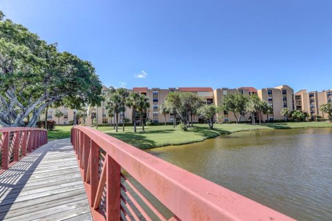 Condo in Delray Beach, Florida, 2 bedrooms  № 2019930 - photo 11
