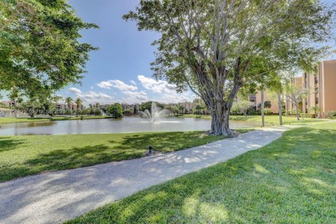 Condo in Delray Beach, Florida, 2 bedrooms  № 2019930 - photo 9