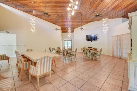 Condo in Delray Beach, Florida, 2 bedrooms  № 2019930 - photo 18