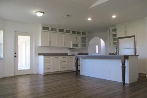 Casa en alquiler en Punta Gorda, Florida, 3 dormitorios, 202.71 m2 № 2429381 - foto 2