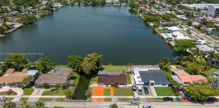 Villa ou maison à Miami, Floride 3 chambres, 131.09 m2 № 1697336