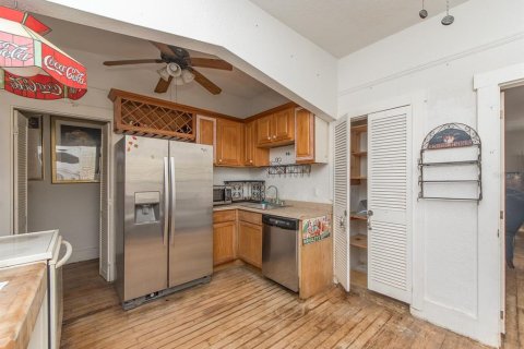 Commercial property in Gulfport, Florida 6 bedrooms, 259.38 sq.m. № 2316750 - photo 23