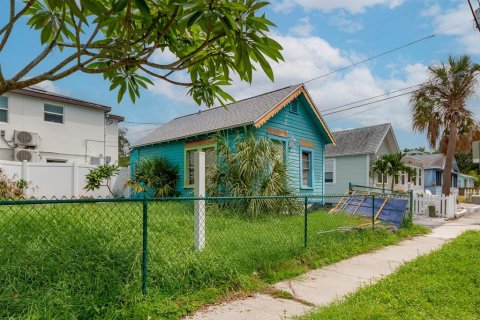 Commercial property in Gulfport, Florida 6 bedrooms, 259.38 sq.m. № 2316750 - photo 29