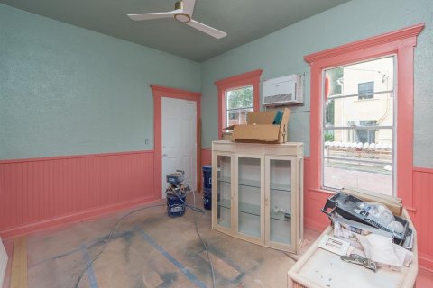 Commercial property in Gulfport, Florida 6 bedrooms, 259.38 sq.m. № 2316750 - photo 12