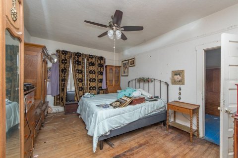 Commercial property in Gulfport, Florida 6 bedrooms, 259.38 sq.m. № 2316750 - photo 24