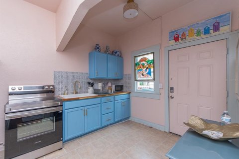 Commercial property in Gulfport, Florida 6 bedrooms, 259.38 sq.m. № 2316750 - photo 7