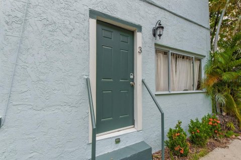 Commercial property in Gulfport, Florida 6 bedrooms, 259.38 sq.m. № 2316750 - photo 16