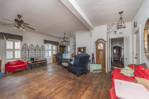 Commercial property in Gulfport, Florida 6 bedrooms, 259.38 sq.m. № 2316750 - photo 19