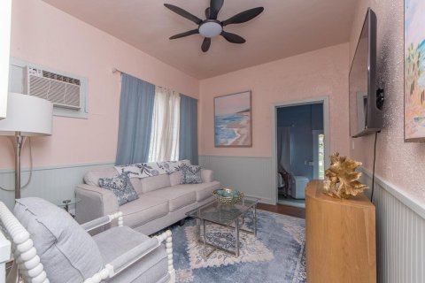 Commercial property in Gulfport, Florida 6 bedrooms, 259.38 sq.m. № 2316750 - photo 6