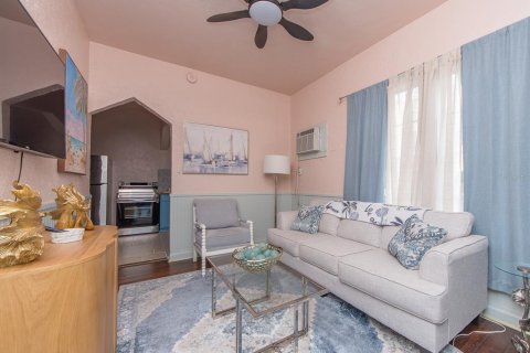 Commercial property in Gulfport, Florida 6 bedrooms, 259.38 sq.m. № 2316750 - photo 5