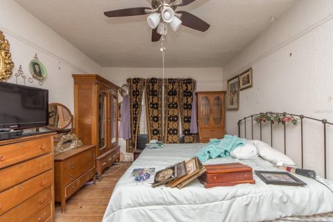 Commercial property in Gulfport, Florida 6 bedrooms, 259.38 sq.m. № 2316750 - photo 25