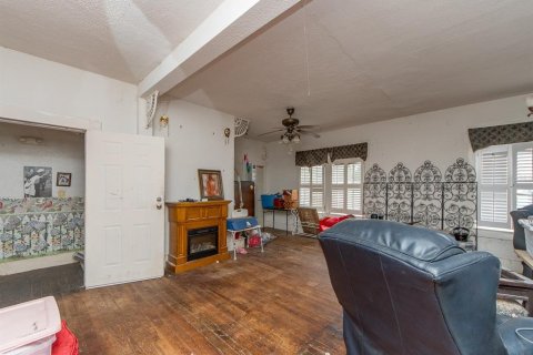 Commercial property in Gulfport, Florida 6 bedrooms, 259.38 sq.m. № 2316750 - photo 28