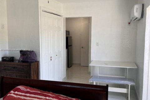Commercial property in Miami, Florida 1 bedroom, 52.03 sq.m. № 1942296 - photo 4